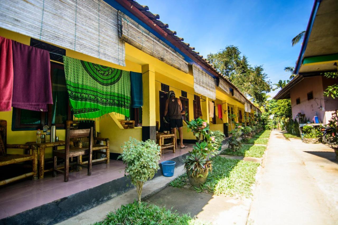 Adelya Homestay Praya Exterior photo